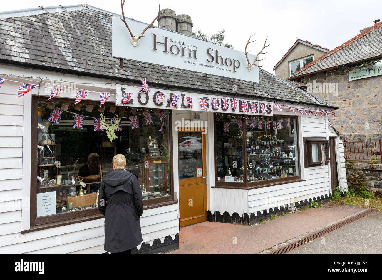 Horn Shop in Braemar Scotland selling local souvenirs made from cow horns and stag horn, woman model released window shopping,Braemar,Scotland,UK Stock Photo