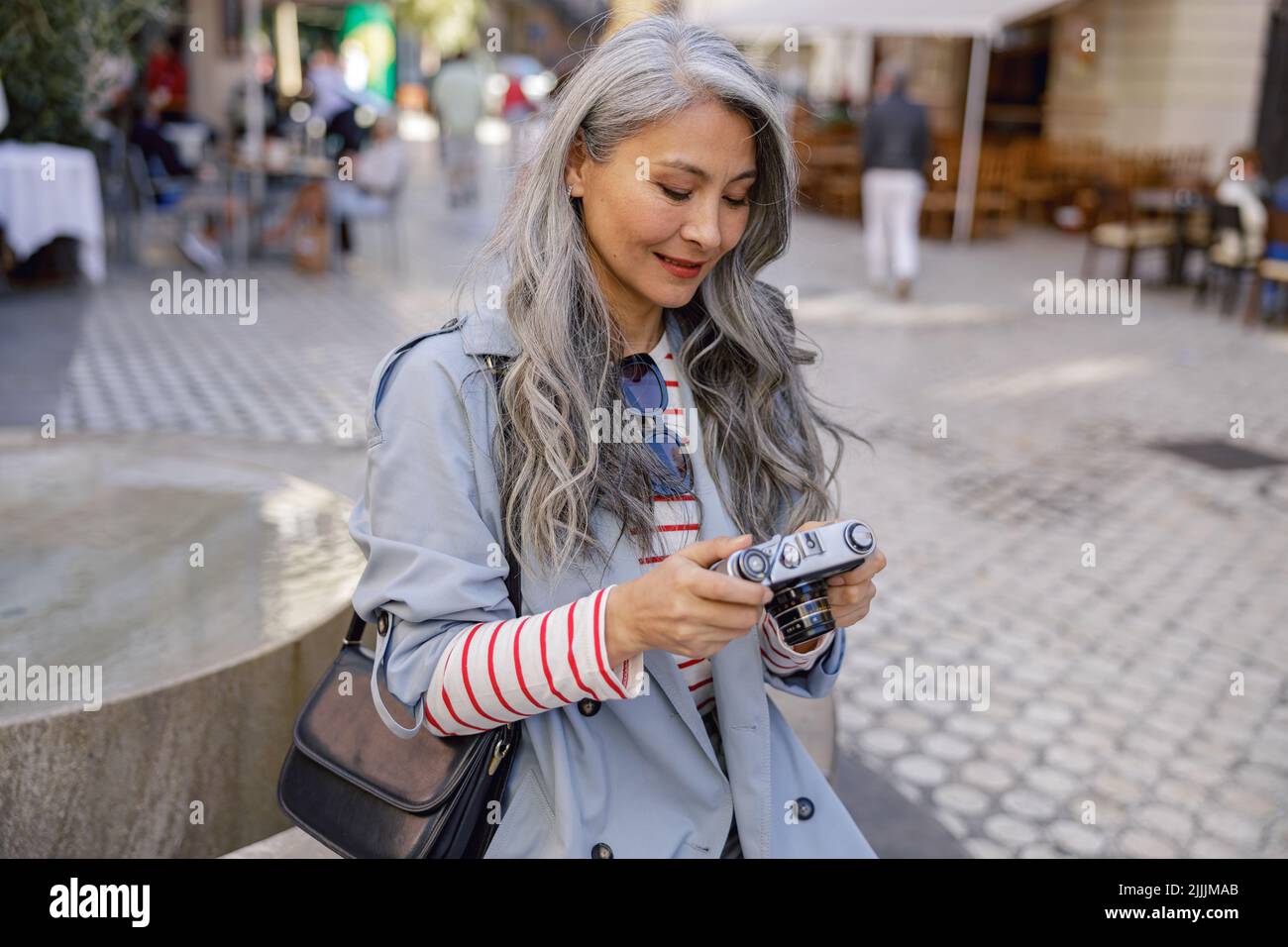 Well dressed mature woman hi-res stock photography and images - Alamy