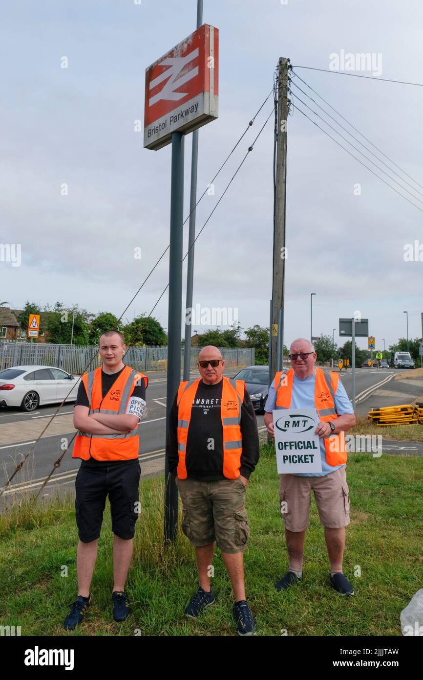 Bristol, UK. 27th July, 2022. Talks have broken down so 40,000 Network Rail and other train operating companies are on strike. Supported by the RMT workers picket Bristol Parkway station. They are looking for a decent pay rise, job security and good working conditions. Credit: JMF News/Alamy Live News Stock Photo