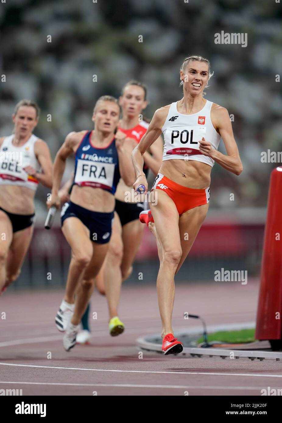 Iga Baumgart-Witan participating in the 4x400 meter relay at the 2020