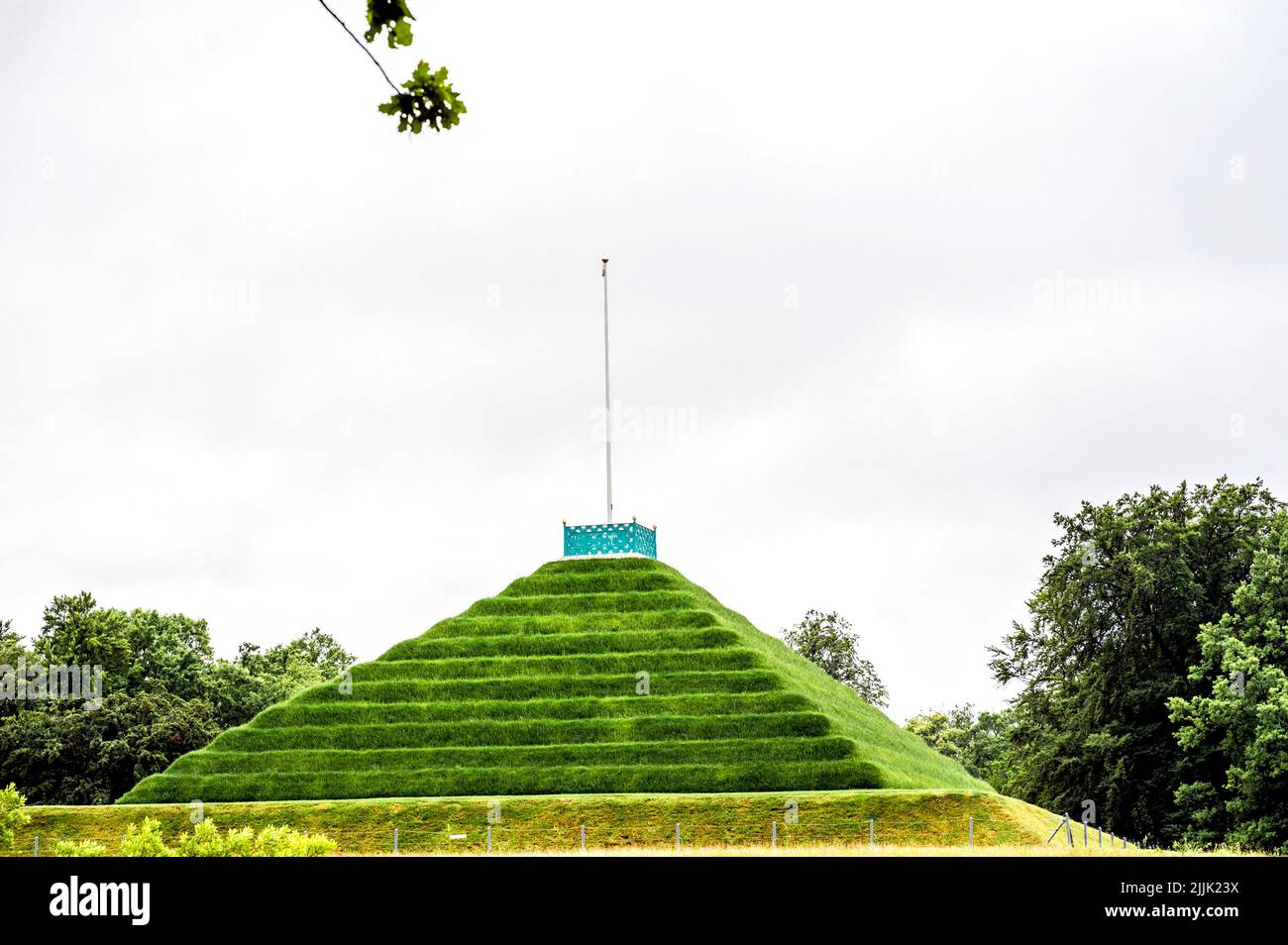 Pyramiden im Schlosspark von Branitz Stock Photo