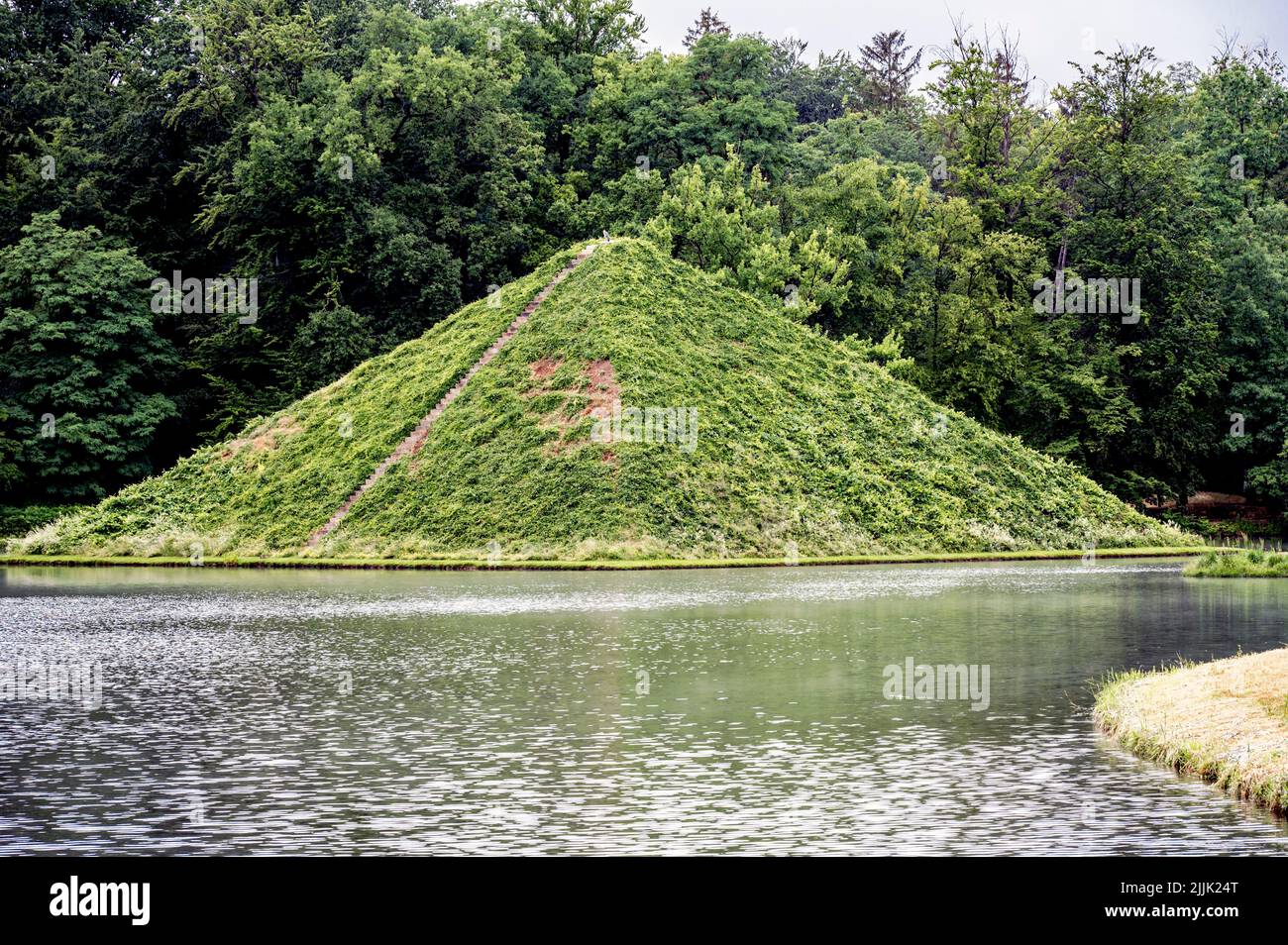 Pyramiden im Schlosspark von Branitz Stock Photo