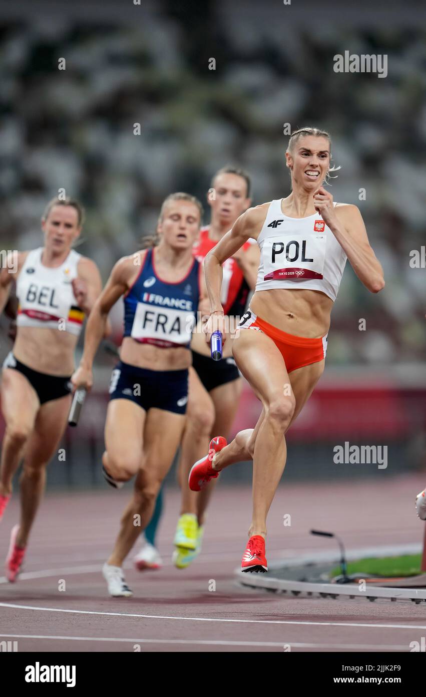 Iga Baumgart-Witan participating in the 4x400 meter relay at the 2020