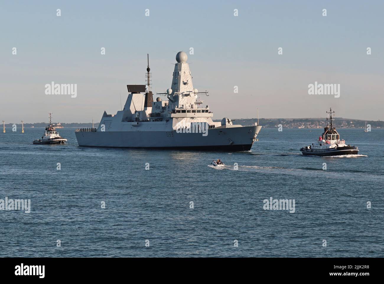 The Royal Navy Daring class Type 45 air defence destroyer HMS DAUNTLESS returns to its home port Stock Photo