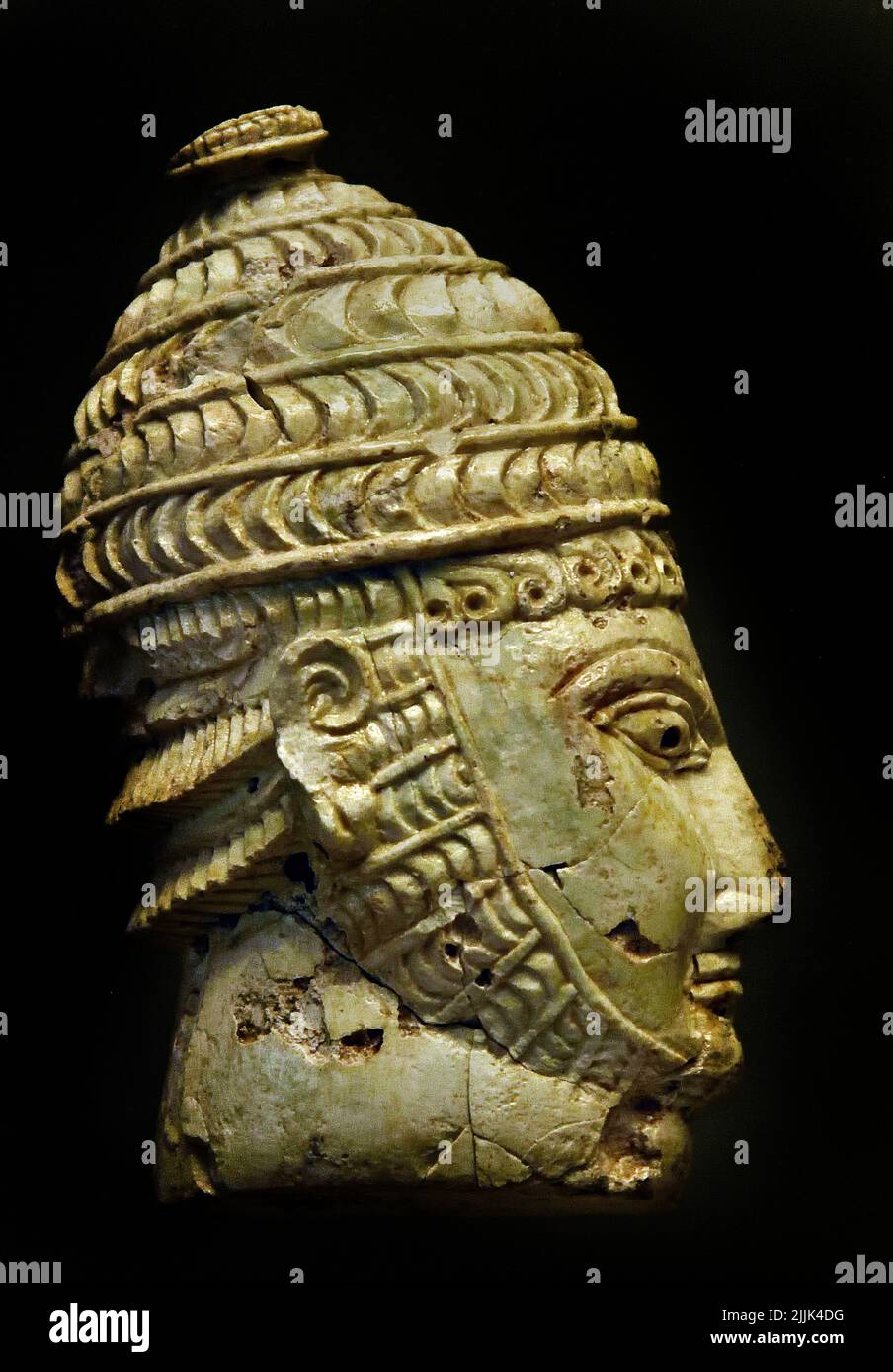 Warrior wearing a boar's tusk helmet, from a Mycenaean chamber tomb in the Acropolis of Athens, 14th–13th century BC. Mycenaean Greece , Mycenaean civilization, Bronze Age in Ancient Greece 1750 to 1050 BC, Mycenae, National Archaeological Museum in Athens. Stock Photo