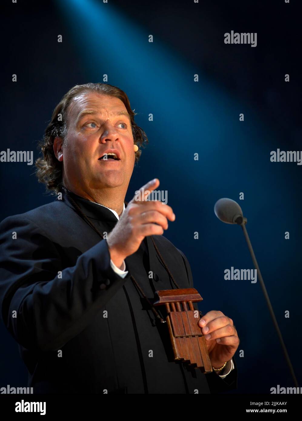 Sir Bryn Terfel singing live in concert Stock Photo