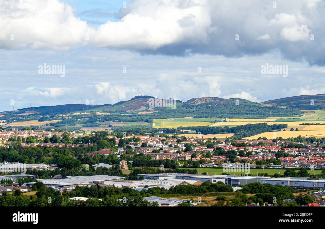 Dundee, Tayside, Scotland, UK. 27th July, 2022. UK Weather: A warm and dry sunny July morning  across North East Scotland with temperatures reaching 18°C. The colourful landscape of Dundee and its surrounding suburbs as seen from the 'Law,' the remains of a volcanic sill and the city's central and highest point. Credit: Dundee Photographics/Alamy Live News Stock Photo