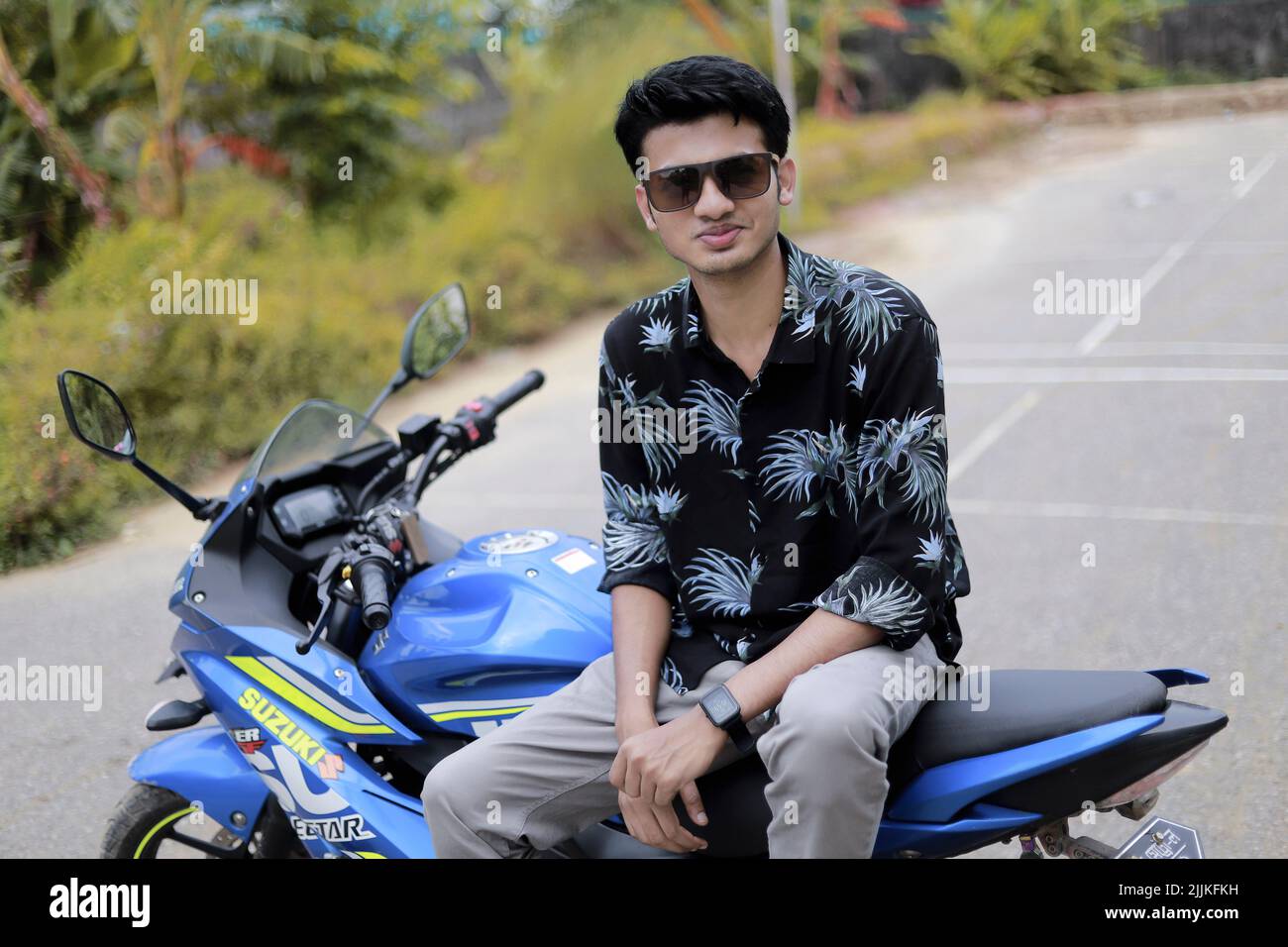 200+ Biker Stylish Pose Pictures Download | Free Handsome Biker Stock Images on Alamy Stock Photo