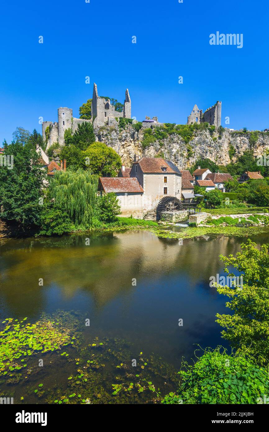 11th century ruined chateau on top of rocky outcrop, overlooking the river in Angles-sur-l'Anglin, Vienne (86), France. Stock Photo