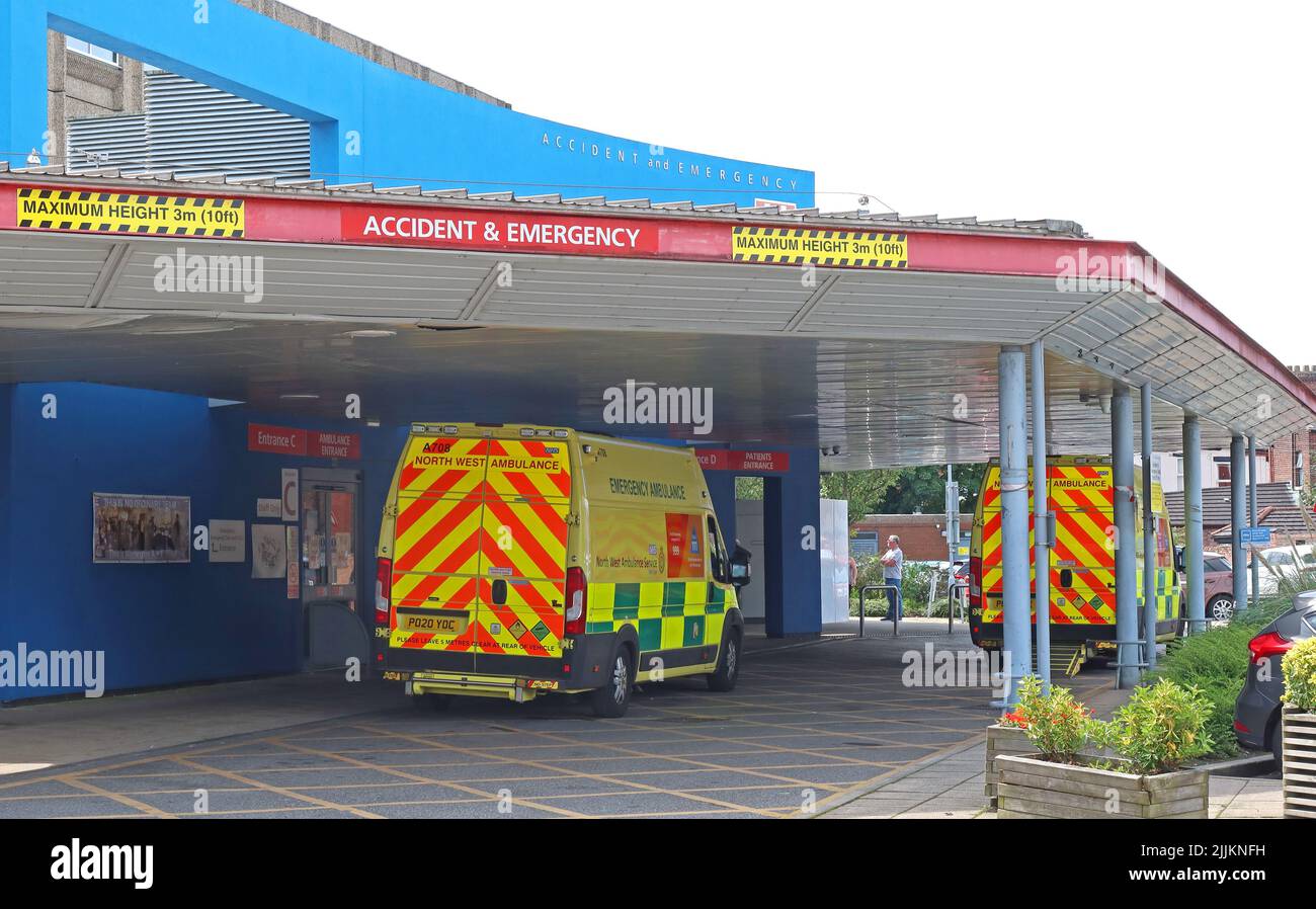 Accident & Emergency A&E Dept entrance,Warrington and Halton Hospitals,NHS,Foundation Trust,Lovely Lane, Warrington, Cheshire,England, WA5 1QG Stock Photo