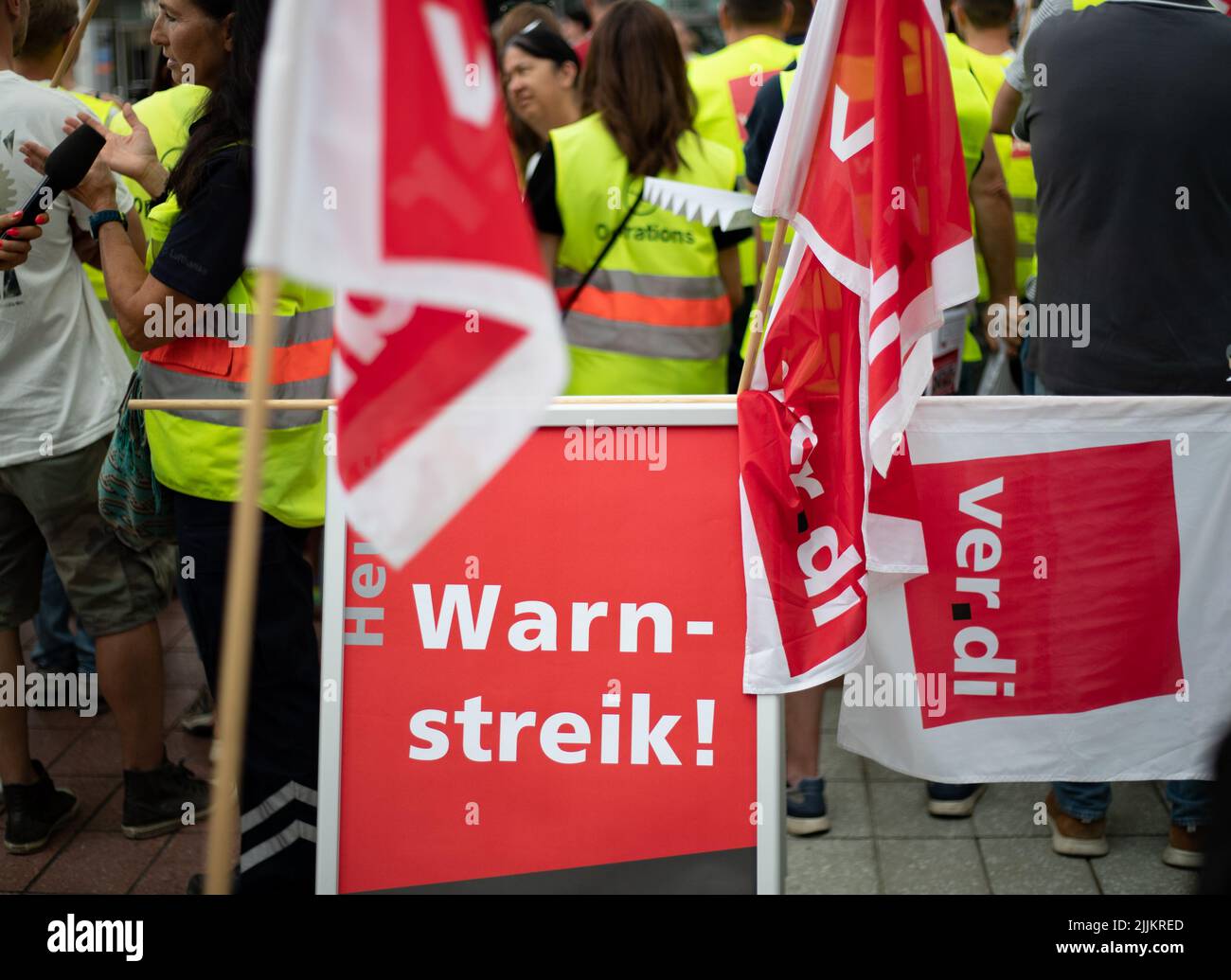 Munich, Germany. 27th July, 2022. On July 27, 2022 about 200 Lufthansa employees joined a Verdi Strike rally at the Munich Airport. Ver.di called for the warning strike to fight for better working conditions and higher wages for 20.000 Lufthansa employees all over Germany. (Photo by Alexander Pohl/Sipa USA) Credit: Sipa USA/Alamy Live News Stock Photo