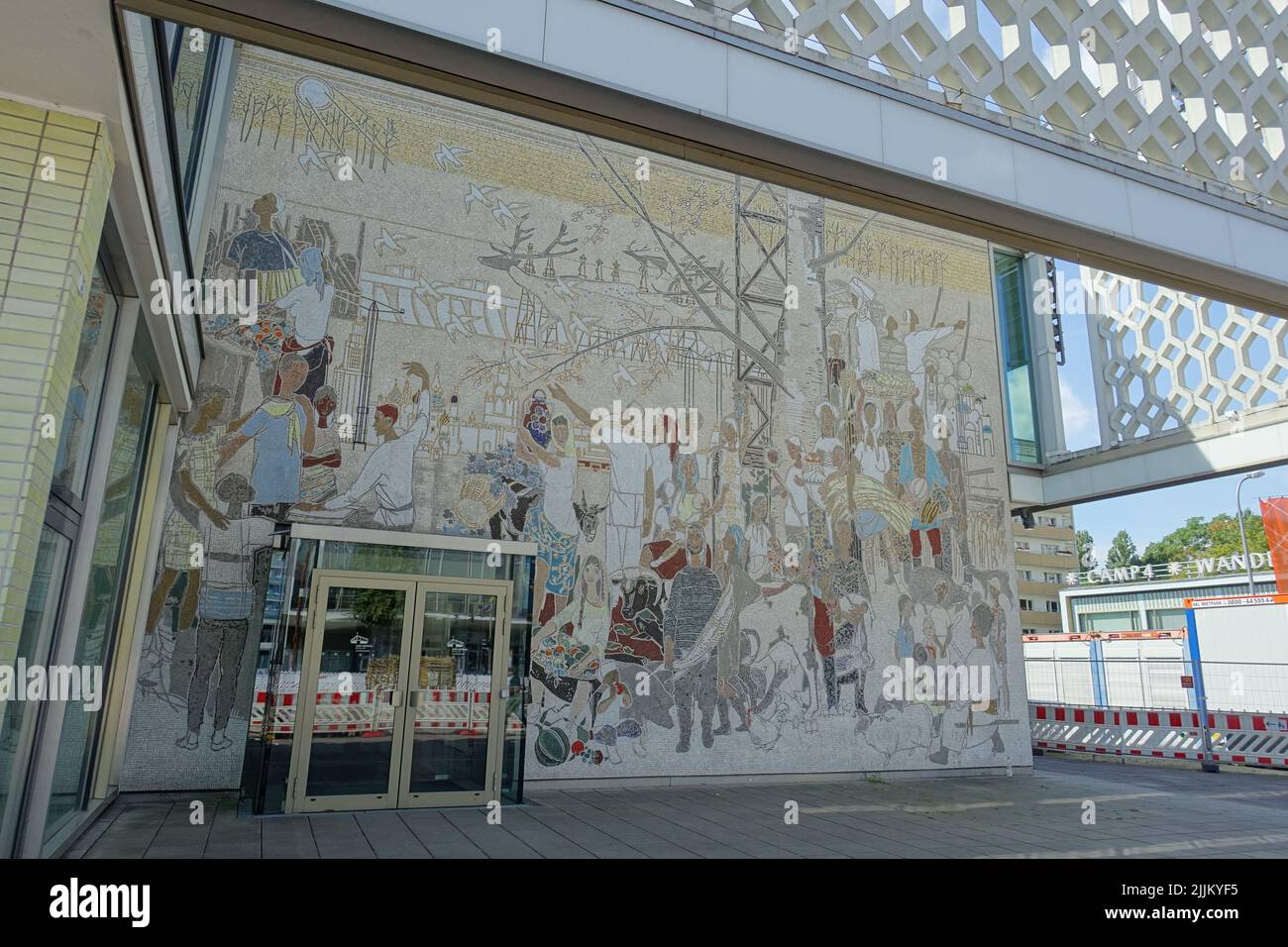 Berlin, Karl-Marx-Allee, früher auch Stalinallee, Cafe Moskau Stock Photo