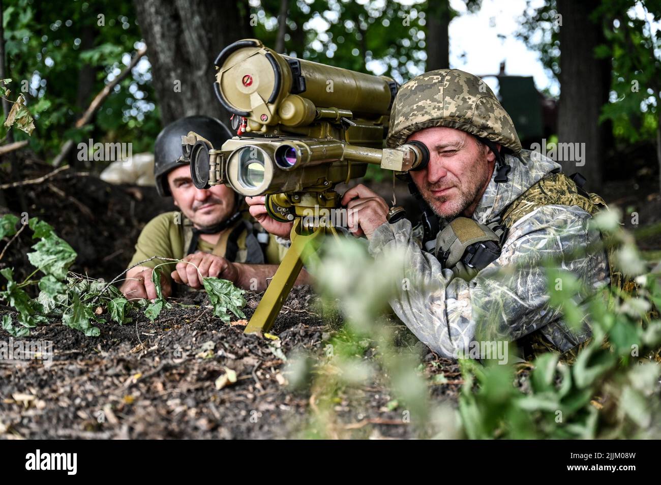 ZAPORIZHZHIA REGION, UKRAINE - JULY 17, 2022 - Servicemen of the Zaporizhzhia Separate Territorial Defence Brigade are on duty on the front line, Zapo Stock Photo