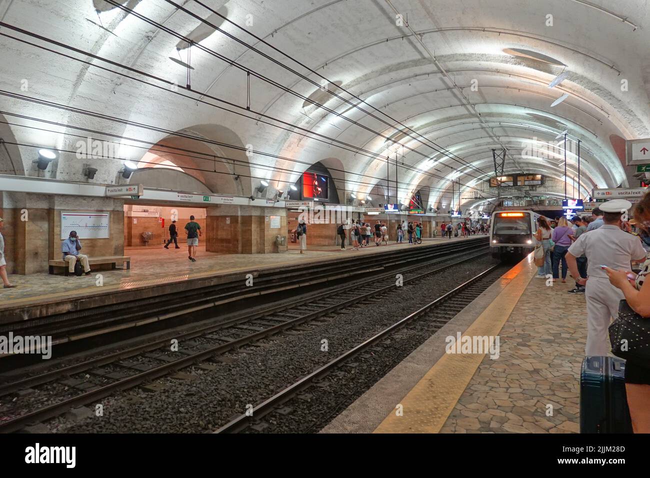 Rom, UBahn, Linie B, Station Termini // Rome, Metro, Line B, Termini Station Stock Photo Alamy
