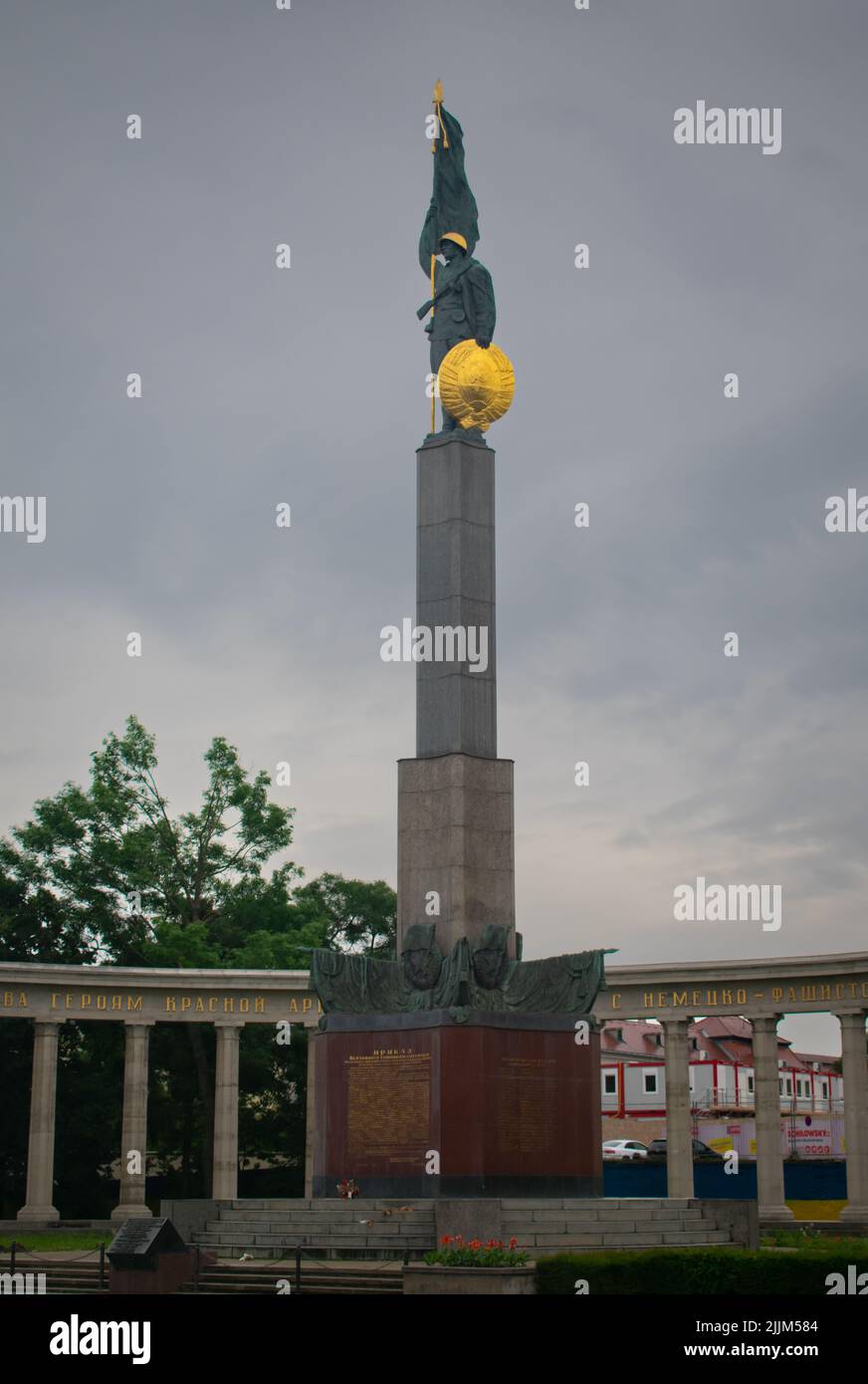The Heldendenkmal der Roten Armee on the Schwarzenbergplatz in Vienna, Austria in horizontal Stock Photo
