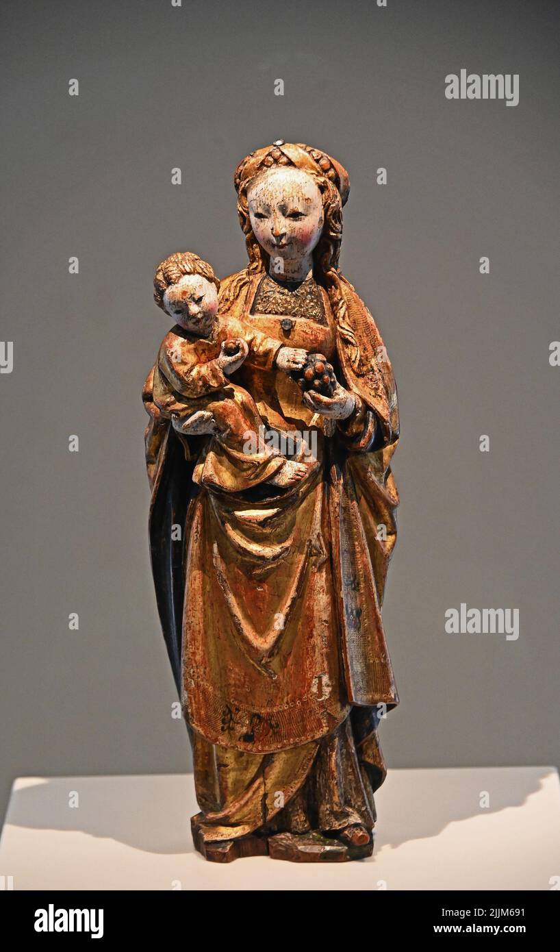 Gilded wooden sculpture. Virgin and Child. c1510. Mechelen (Malines), Belgium. The Burrell Collection; Glasgow; Scotland; United Kingdom; Europe. Stock Photo