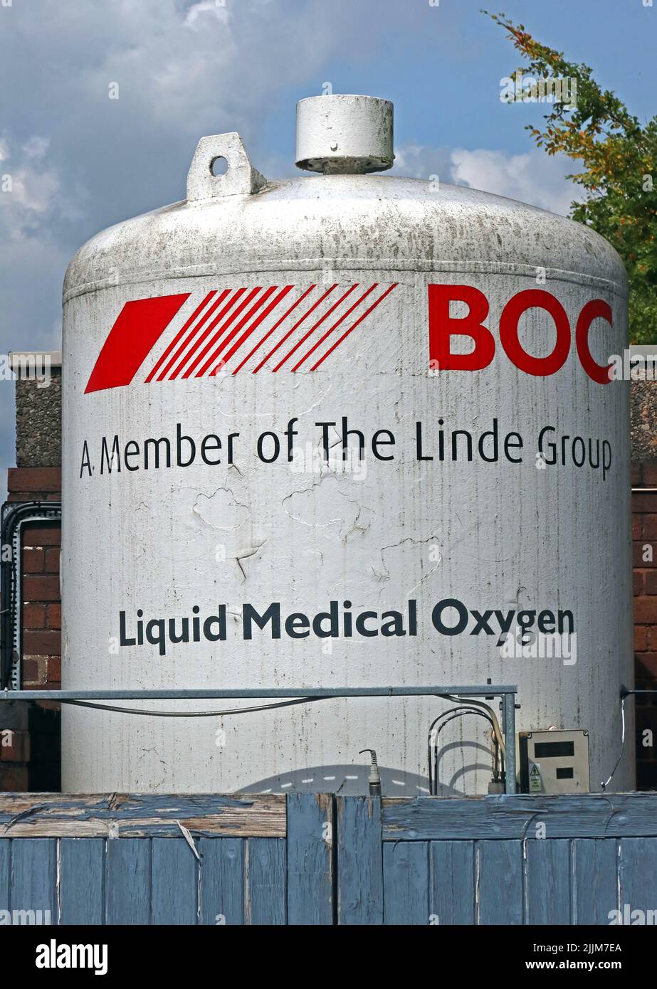 BOC Liquid Medical Oxygen storage tank, secure compound at Warrington NHS hospital, Cheshire, England, UK, WA1 Stock Photo