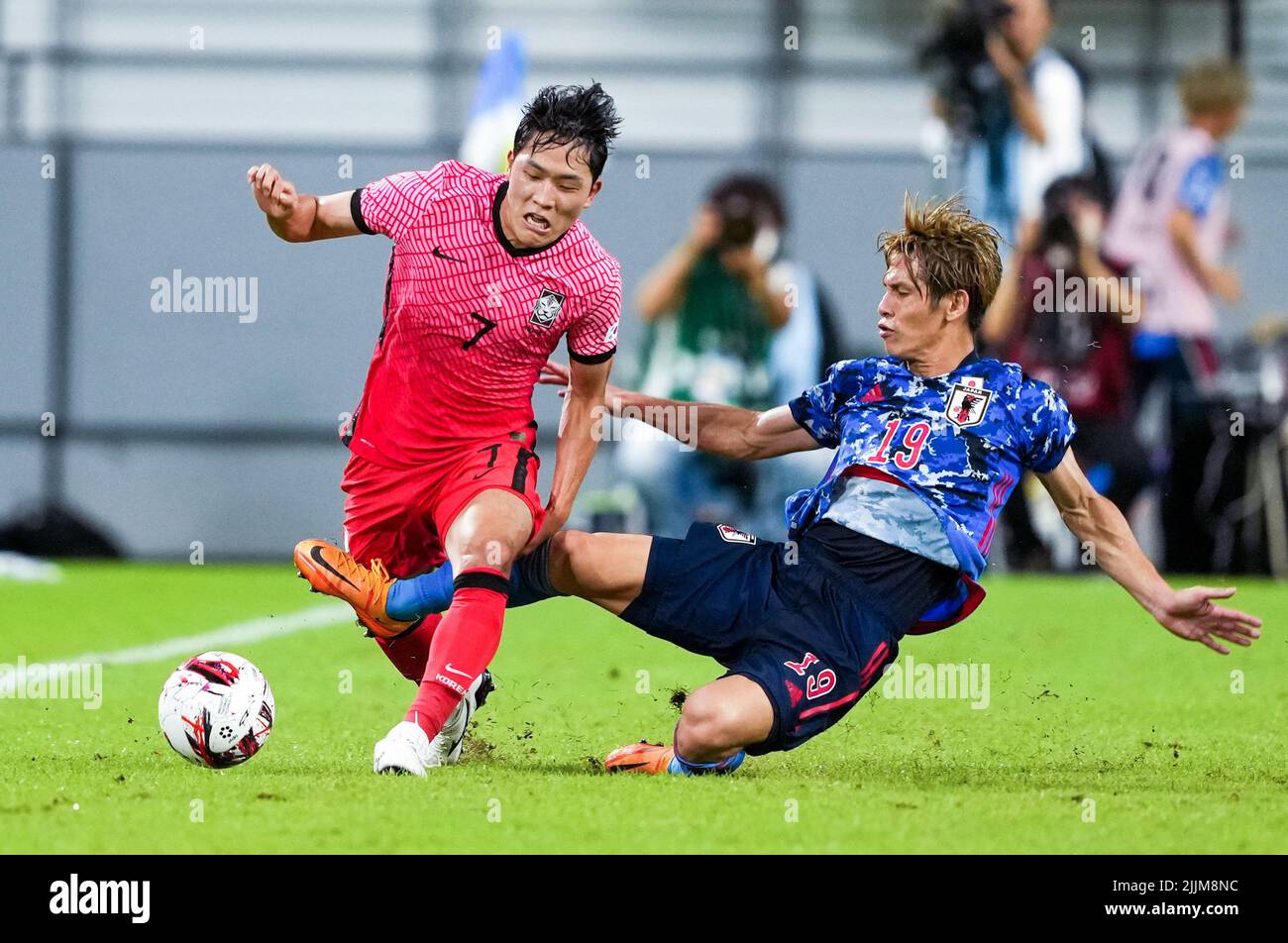 Toyota, Japan. 27th July, 2022. Sasaki Sho (R) of Japan vies with Na Sang Ho of South Korea during a 2022 EAFF (East Asian Football Federation) E-1 Football Championship men's match in Toyota, Japan, July 27, 2022. Credit: Zhang Xiaoyu/Xinhua/Alamy Live News Stock Photo