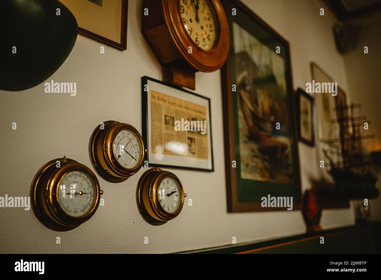 Pictures clocks hi-res stock photography and images - Alamy