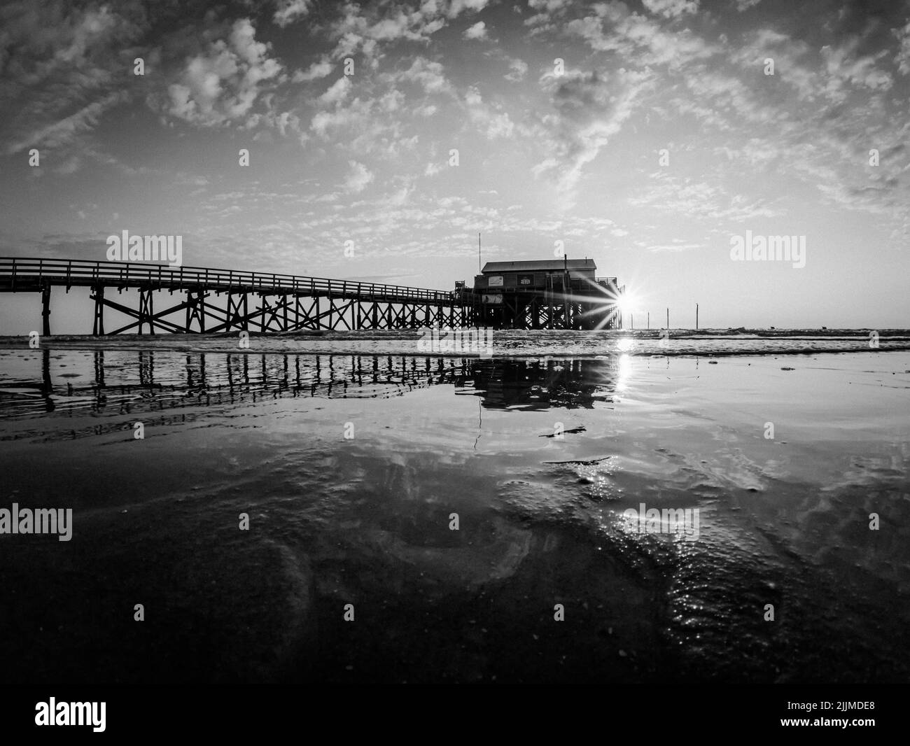 Ocean with a cloudy sky Black and White Stock Photos & Images - Alamy