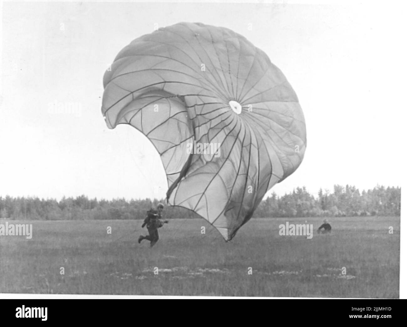 The paratroopers School in the early 1960s. Parachute jumping