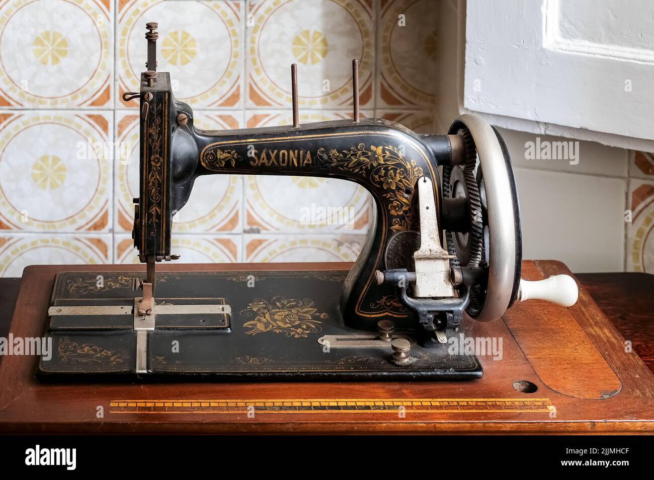 Hand sewing machine hi-res stock photography and images - Alamy