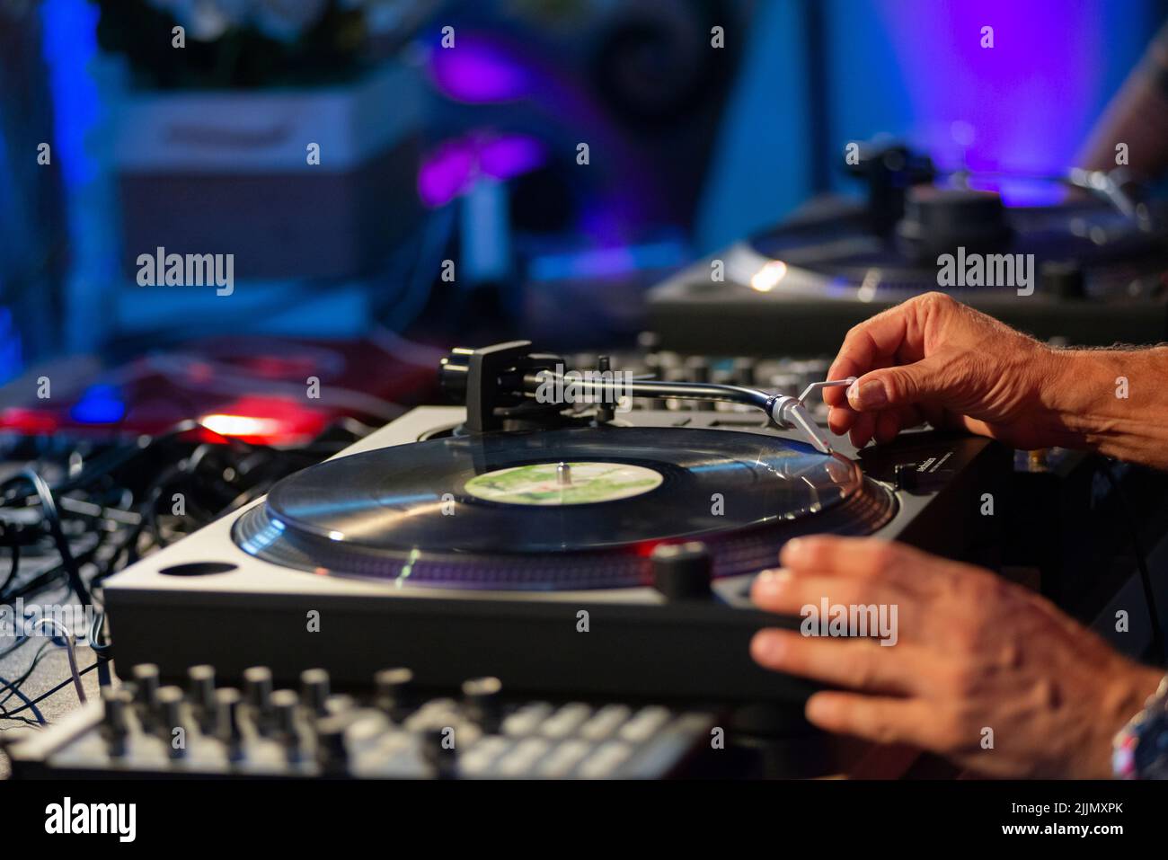 DJ Dropping the Stylus Needle Vinyl Record Stock Photo - Alamy