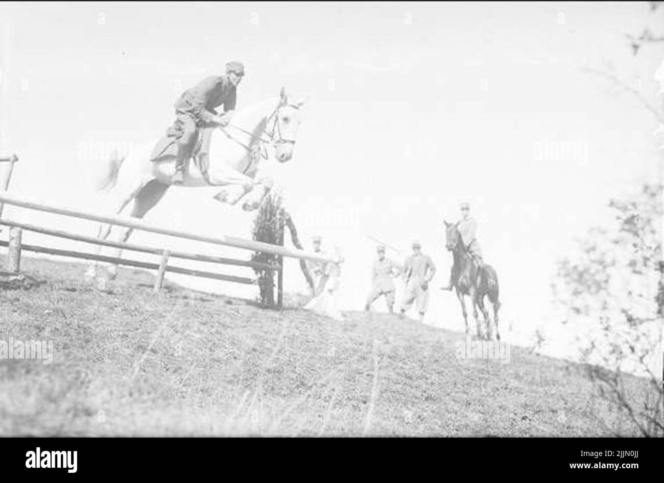 Mounted cavalry officer hi-res stock photography and images - Alamy