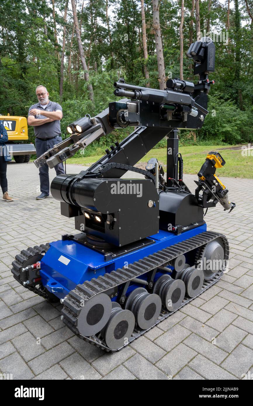 Mellenthin, Germany. 27th July, 2022. Robert Mollitor, head of the ammunition salvage service in Mecklenburg-Vorpommern, shows a remote-control manipulator on the site of the ammunition salvage service on the island. The special vehicle is designed for defusing so-called unconventional explosive and incendiary devices as well as suitcase bombs or letter bombs. The Munitions Salvage Service is reportedly responsible for the disposal of all ordnance or explosive weapons of war. Credit: Stefan Sauer/dpa/Alamy Live News Stock Photo