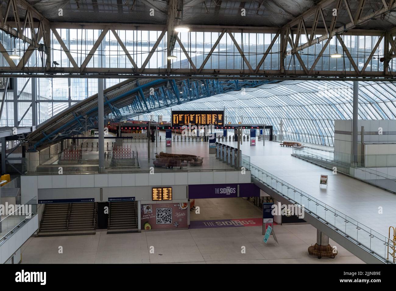 London, UK. 27th July, 2022. A view of an empty concourse at Waterloo station as railway workers stage a 24-hour walk-out. More than 40,000 workers from 14 train operating companies and Network Rail are taking part in the industrial action, called by the RMT (The National Union of Rail, Maritime and Transport Workers), as part of an ongoing dispute over pay, jobs and conditions following three days of strikes in June. Credit: Wiktor Szymanowicz/Alamy Live News Stock Photo