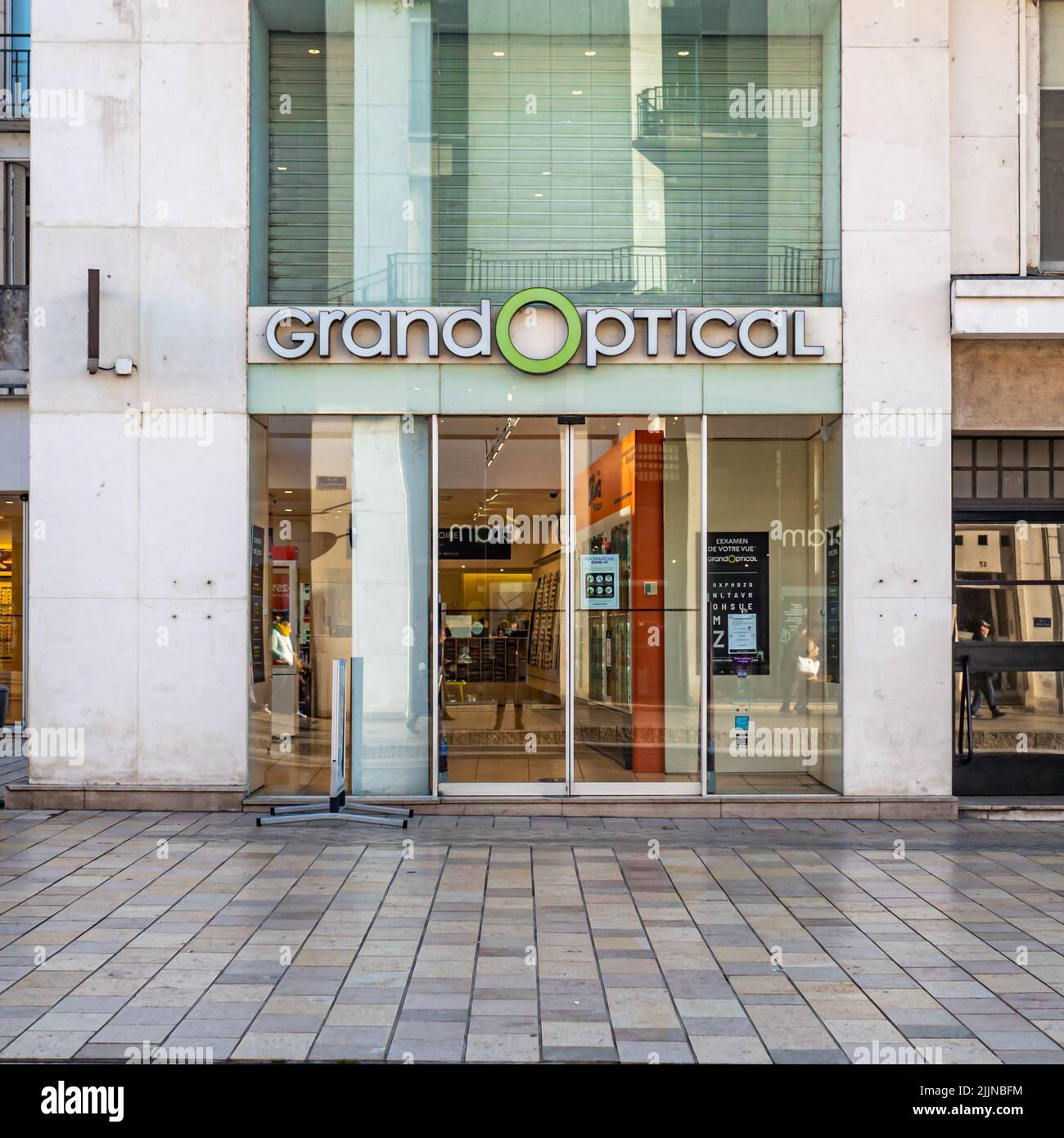 Optician shop hi-res stock photography and images - Alamy