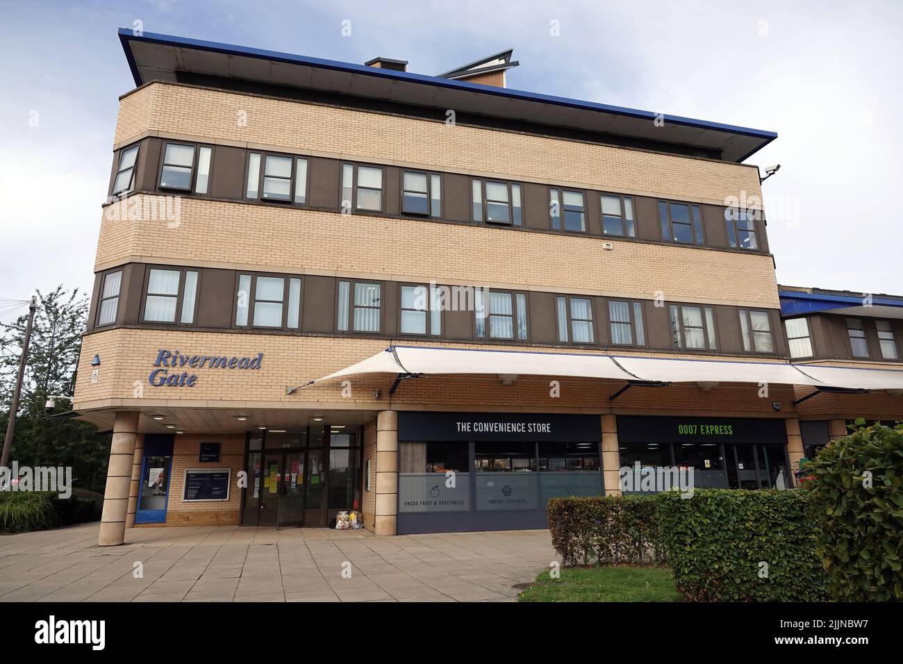 The Rivermead Gate Medical Centre and retail premises, Anglia Ruskin University, Chelmsford, Essex, UK Stock Photo