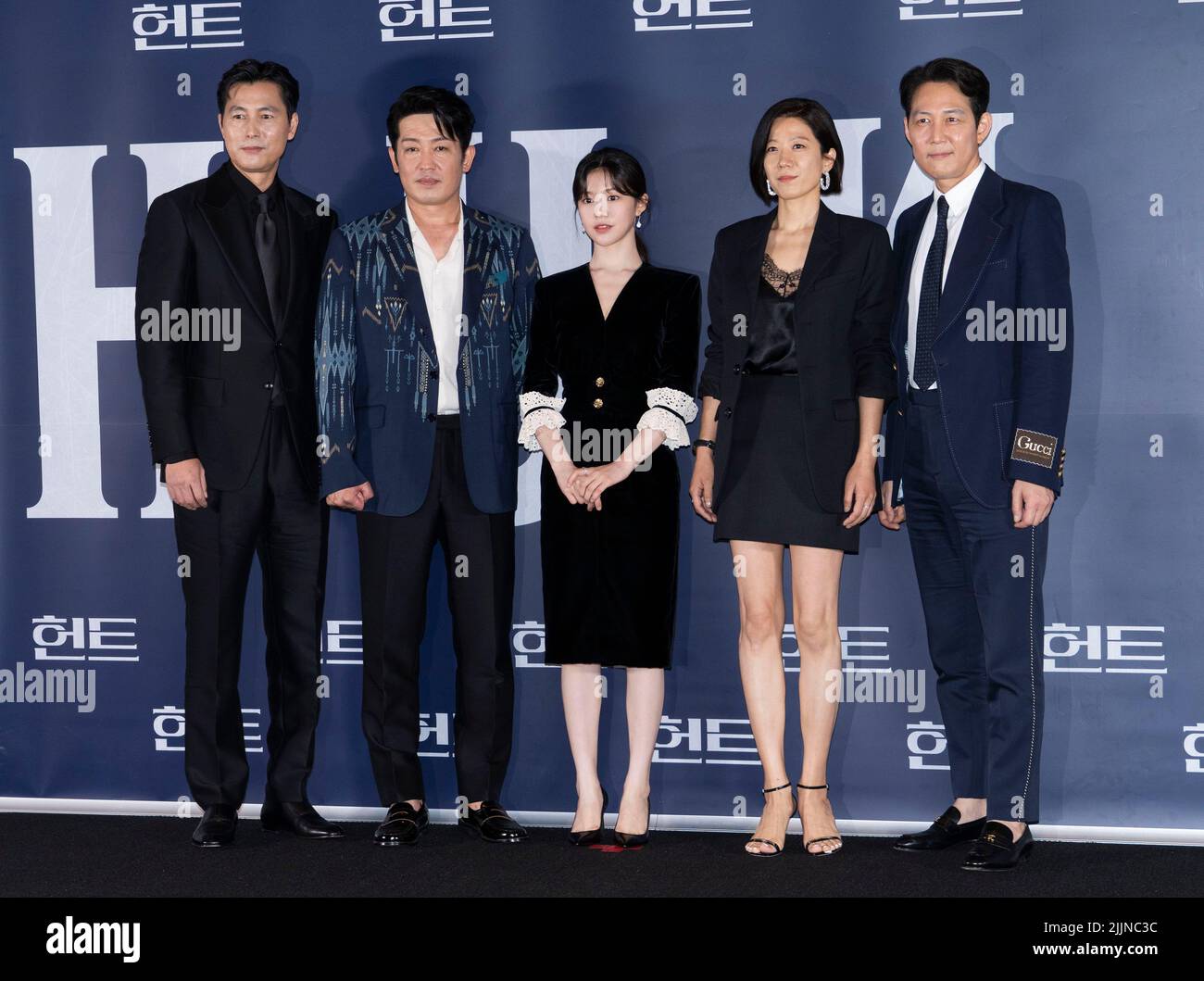 Seoul, South Korea. 27th July, 2022. (L to R) South Korean actors Jung Woo-sung, Heo Sung-tae, actress Go Youn-jung, Jeon Hye-jin, actor and director Lee Jung-jae, pose for photos during a promote their latest movie 'Hunt' in Seoul, South Korea on July 27, 2022. The movie is to be released in the country on Aug 10. (Photo by: Lee Young-ho/Sipa USA) Credit: Sipa USA/Alamy Live News Stock Photo
