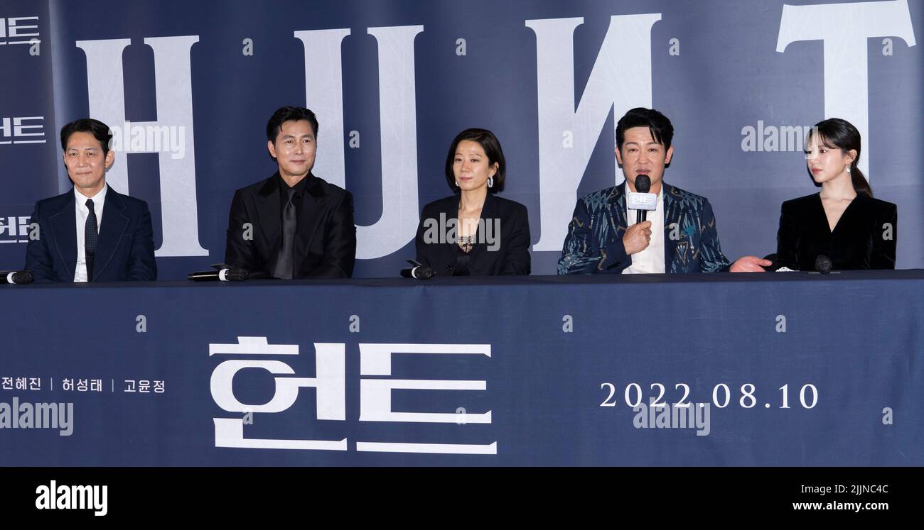 Seoul, South Korea. 27th July, 2022. (L to R) South Korean actor and director Lee Jung-jae, actors Jung Woo-sung, Jeon Hye-jin, Heo Sung-tae, Go Youn-jung, pose for photos during a promote their latest movie 'Hunt' in Seoul, South Korea on July 27, 2022. The movie is to be released in the country on Aug 10. (Photo by: Lee Young-ho/Sipa USA) Credit: Sipa USA/Alamy Live News Stock Photo