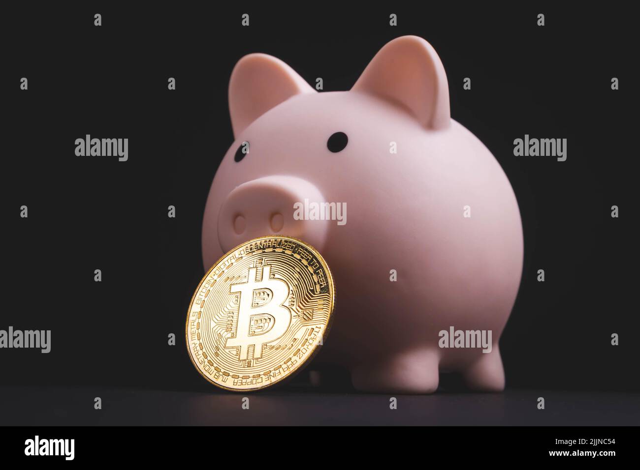 Accumulated bitcoins. Bitcoins in a piggy bank. Investments in  cryptocurrency. Coin in a piggy bank Stock Photo - Alamy