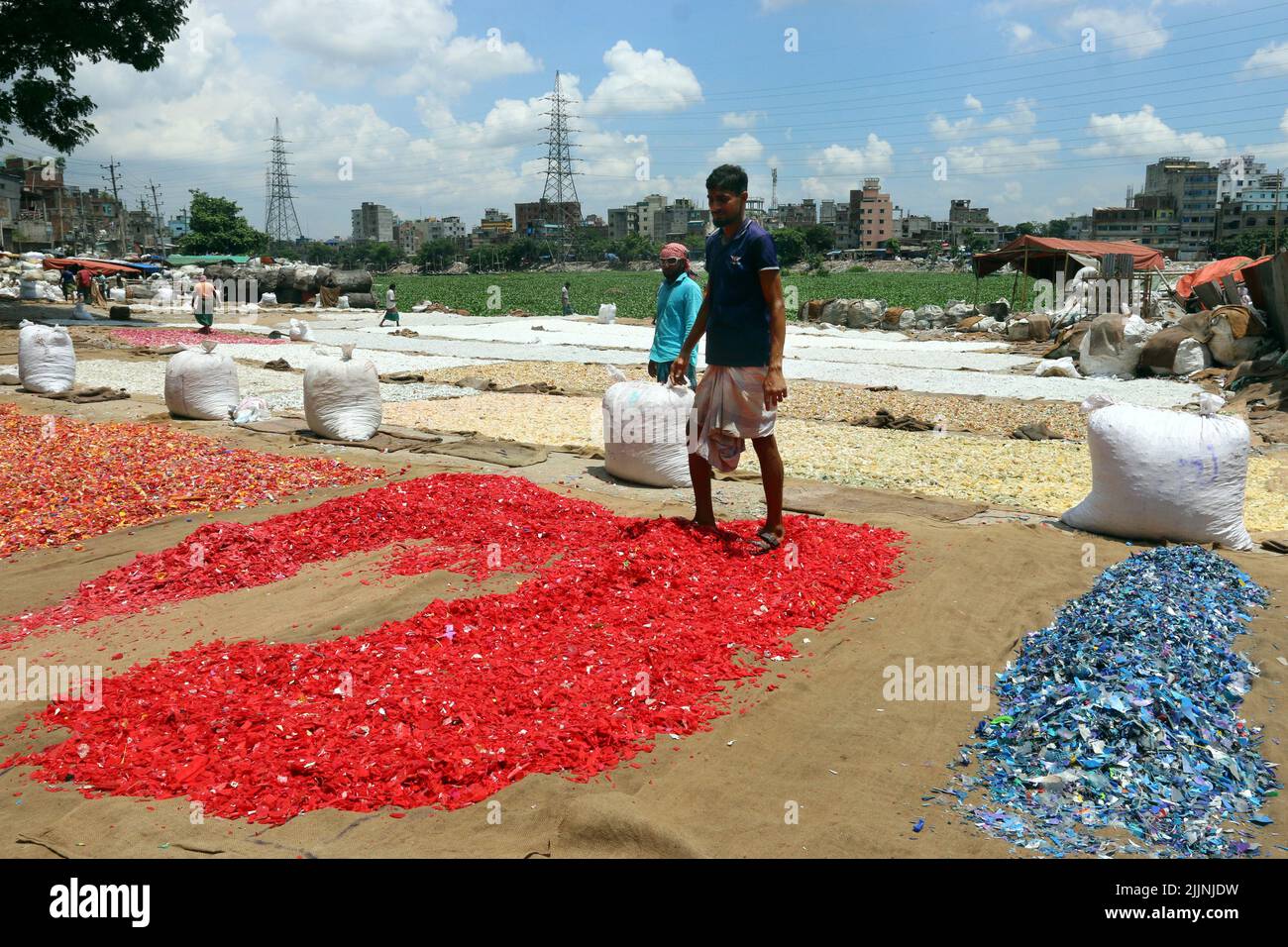 Dhaka, Mexico City, Bangladesh. 27th July, 2022. July 27, 2022. Dhaka, Bangladesh Employees
