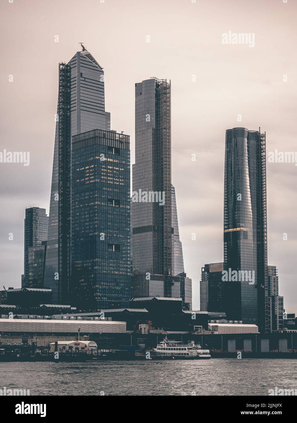 A vertical shot of the New York City skyline with mesmerizing ...