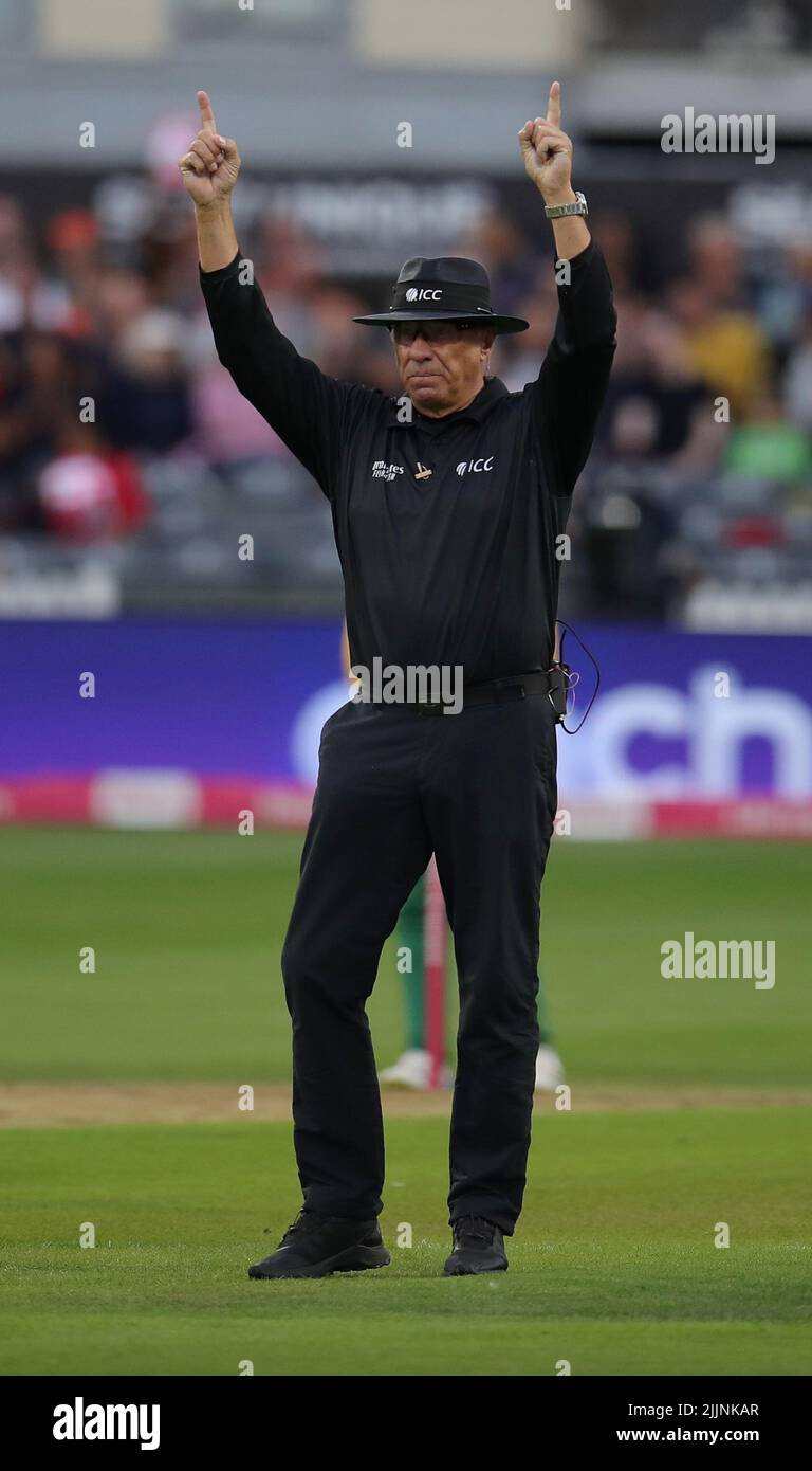 Umpire Mike Burns signals a six during the first Vitality IT20 match at The Seat Unique Stadium, Bristol. Picture date: Wednesday July 27, 2022. Stock Photo
