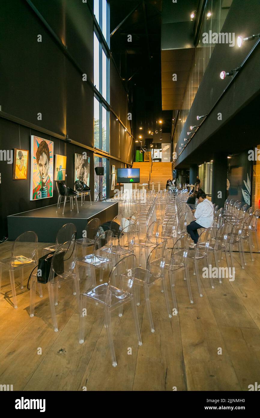 Empty art gallery hi-res stock photography and images - Alamy