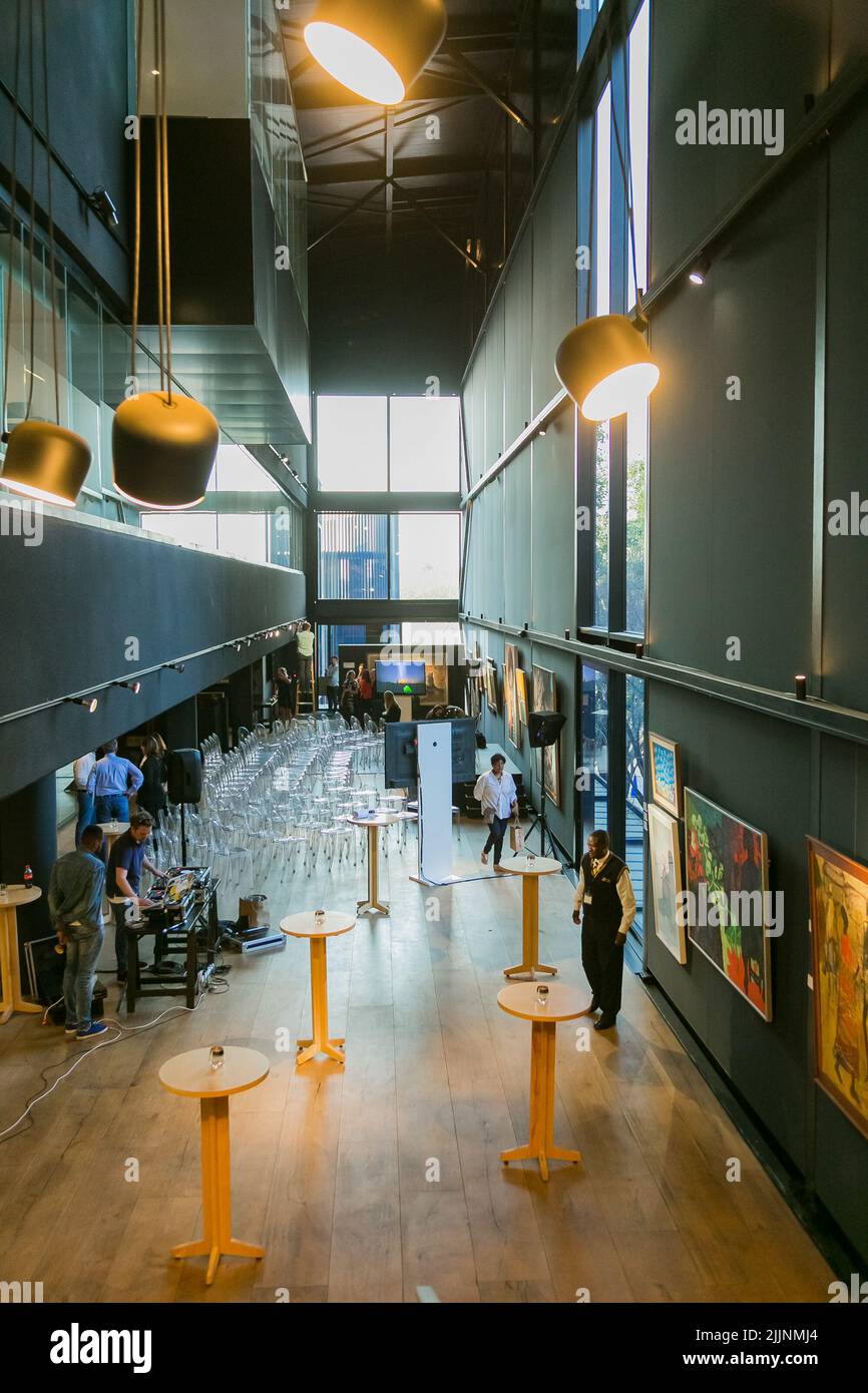 Empty art gallery hi-res stock photography and images - Alamy
