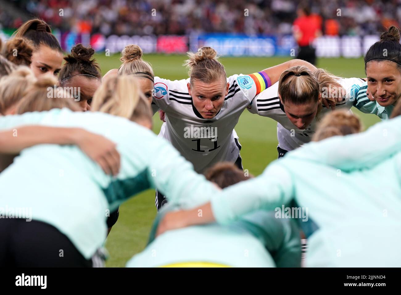 Germany's Alexandra Popp (centre) with the players before the UEFA Women's Euro 2022 semi-final match at Stadium MK, Milton Keynes. Picture date: Wednesday July 27, 2022. Stock Photo