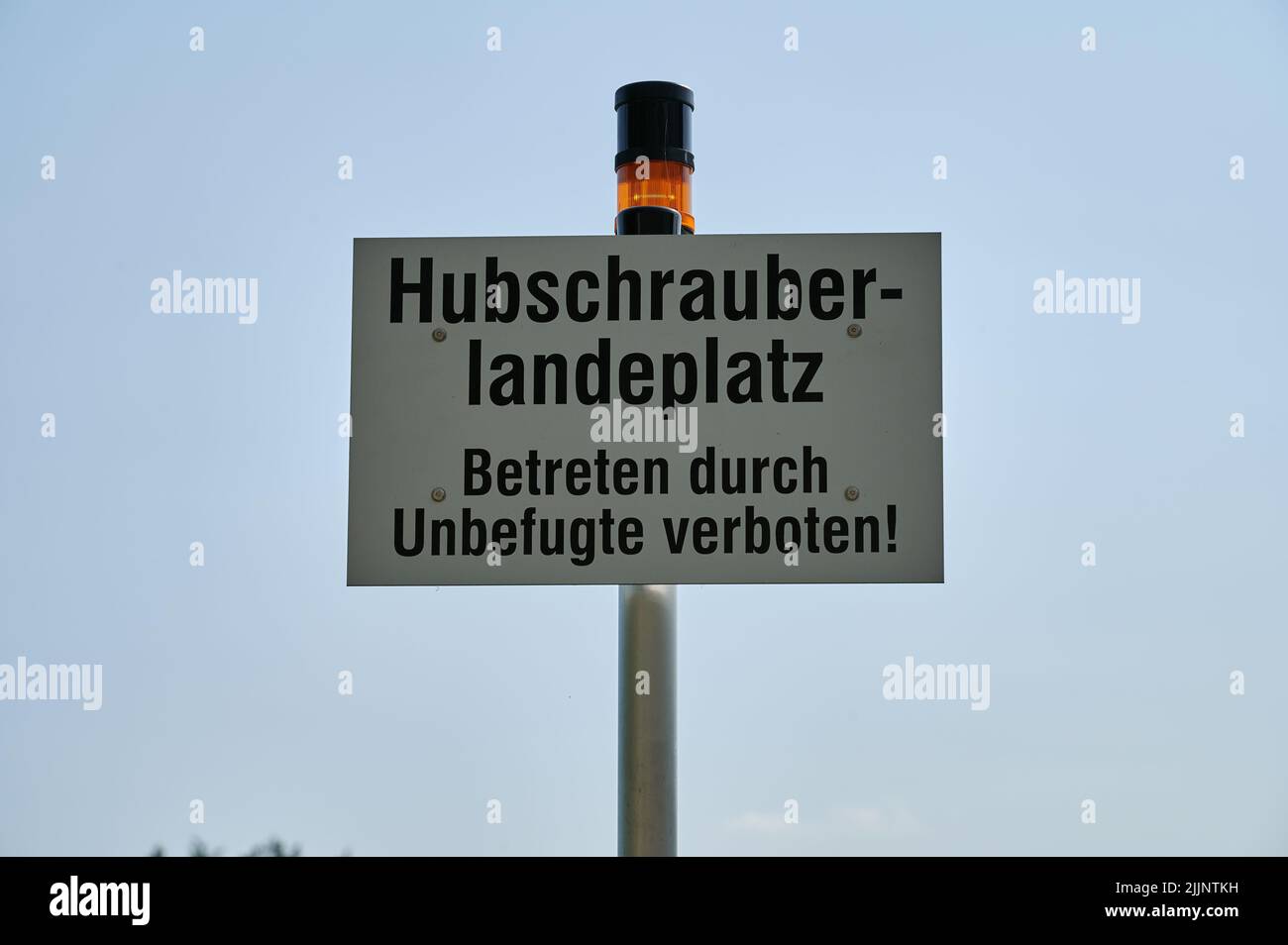 Hubschrauberlandeplatz - Betreten durch Unbefugte verboten Stock Photo