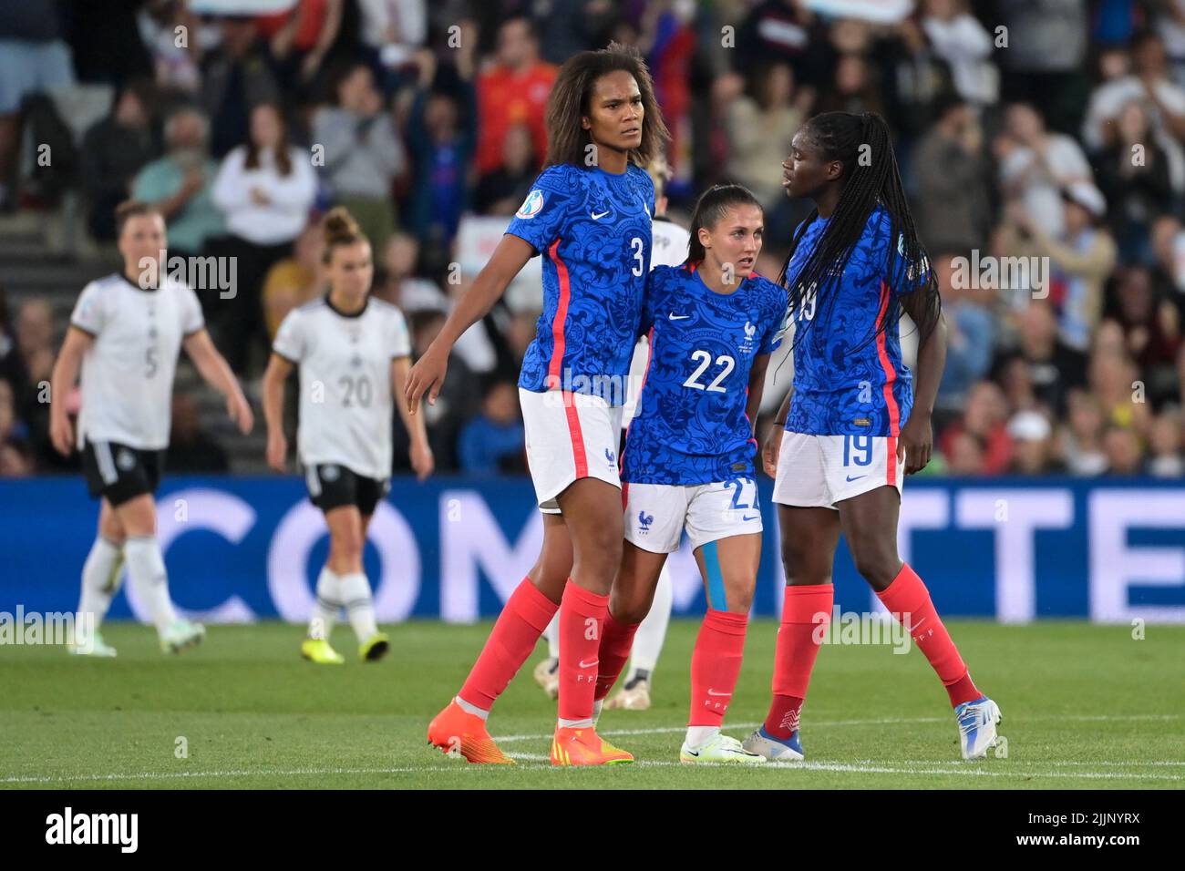 Milton Keynes, UK. 27th July, 2022. Soccer, Women, European Championship, Germany - France, final round, semi-final, Stadium MK. France's Wendie Renard (l-r), France's Eve Perisset and France's Griedge Mbock Bathy celebrate the equalizer to 1:1. Credit: Sebastian Gollnow/dpa/Alamy Live News Stock Photo