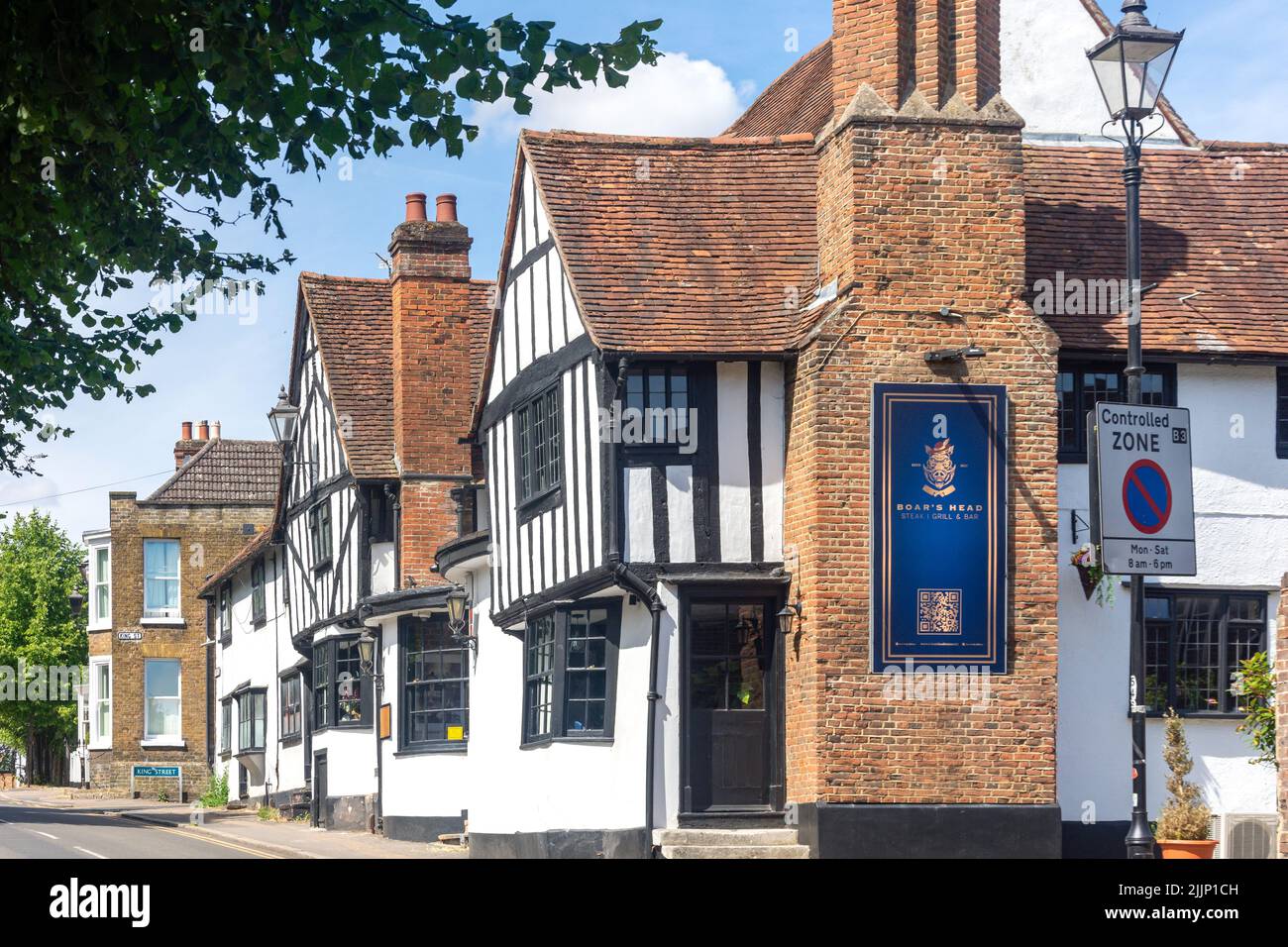 15th century The Boars Head pub, Windhill, Bishop's Stortford, Hertfordshire, England, United Kingdom Stock Photo