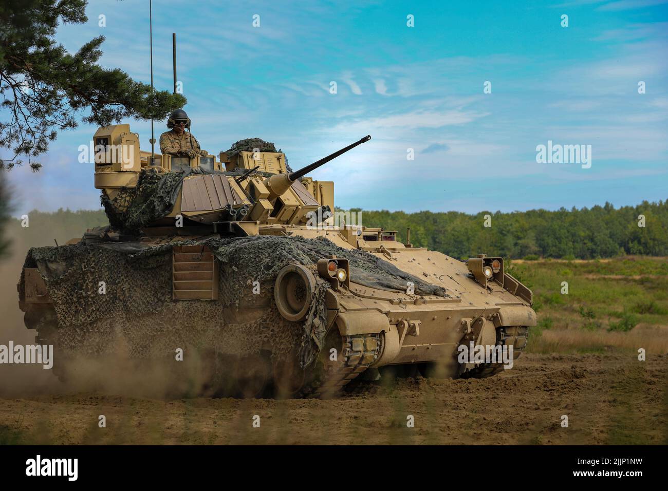 M2a3 bradley fighting vehicle hi-res stock photography and images - Page 3  - Alamy