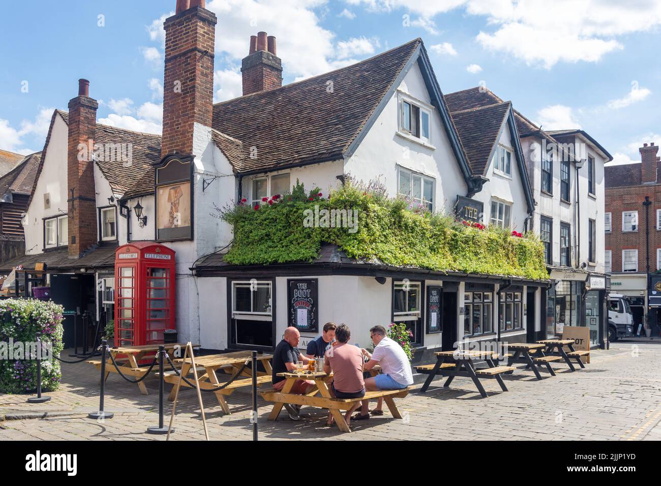 15th century The Boot Pub, Market Place, St Albans, Hertfordshire, England, United Kingdom Stock Photo