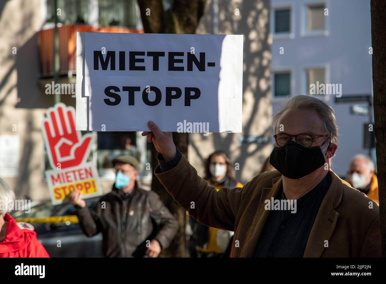 April 23, 2021, Munich, Bavaria, Germany: Aktivist hÃ¤lt ein Schild mit der Aufschrift: '' Mitenstopp ''. UngefÃ¤hr Hundert Menschen versammelten sich am 23. April 2021 vor bayerischen Staatskanzlei in MÃ¼nchen, um fÃ¼r einen bundesweiten Mietenstopp zu demonstrieren.   *   An activists holds a sign reading: '' Rent stop ''. Around hundred people joined a rally for a stop of the rent increase in Munich, Germany in front of the Bavarian state chancellery on April 23 2021. (Credit Image: © Alexander Pohl/Alto Press via ZUMA Press) Stock Photo