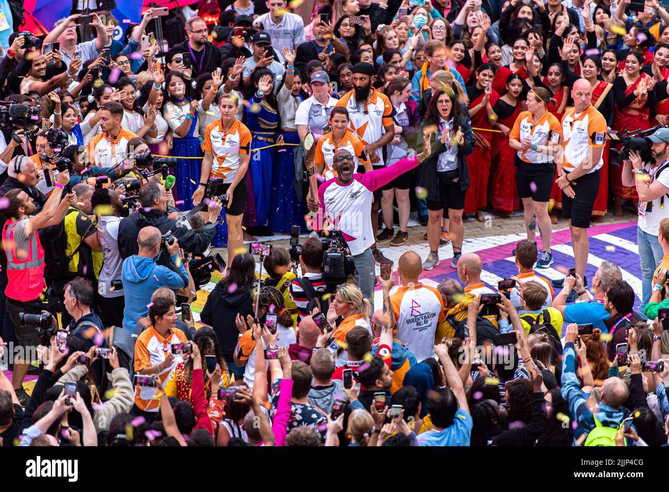 BIRMINGHAM, UNITED KINGDOM. 27th Jul, 2022. Variety artists perform during The Queen's Baton Relay homecoming event of Birmingham 2022 - Commonwealth Games at Victoria Square on Wednesday, July 27, 2022 in BIRMINGHAM, UNITED KINGDOM. Credit: Taka G Wu/Alamy Live News Stock Photo