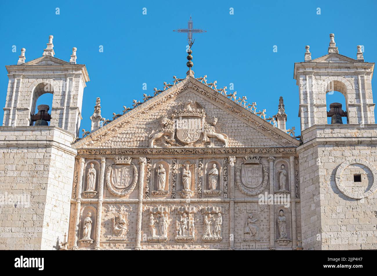The upper triangular pediment and the gothic facade of Iglesia de San Pablo, Valladolid, Spain Stock Photo