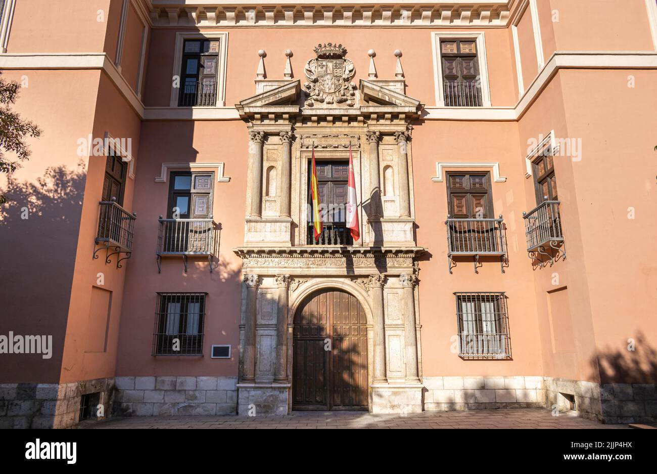 Vista de la fachada de arquitectura renacentista siglo XVI del palacio de Fabio Nelli en la ciudad de Valladolid, España Stock Photo